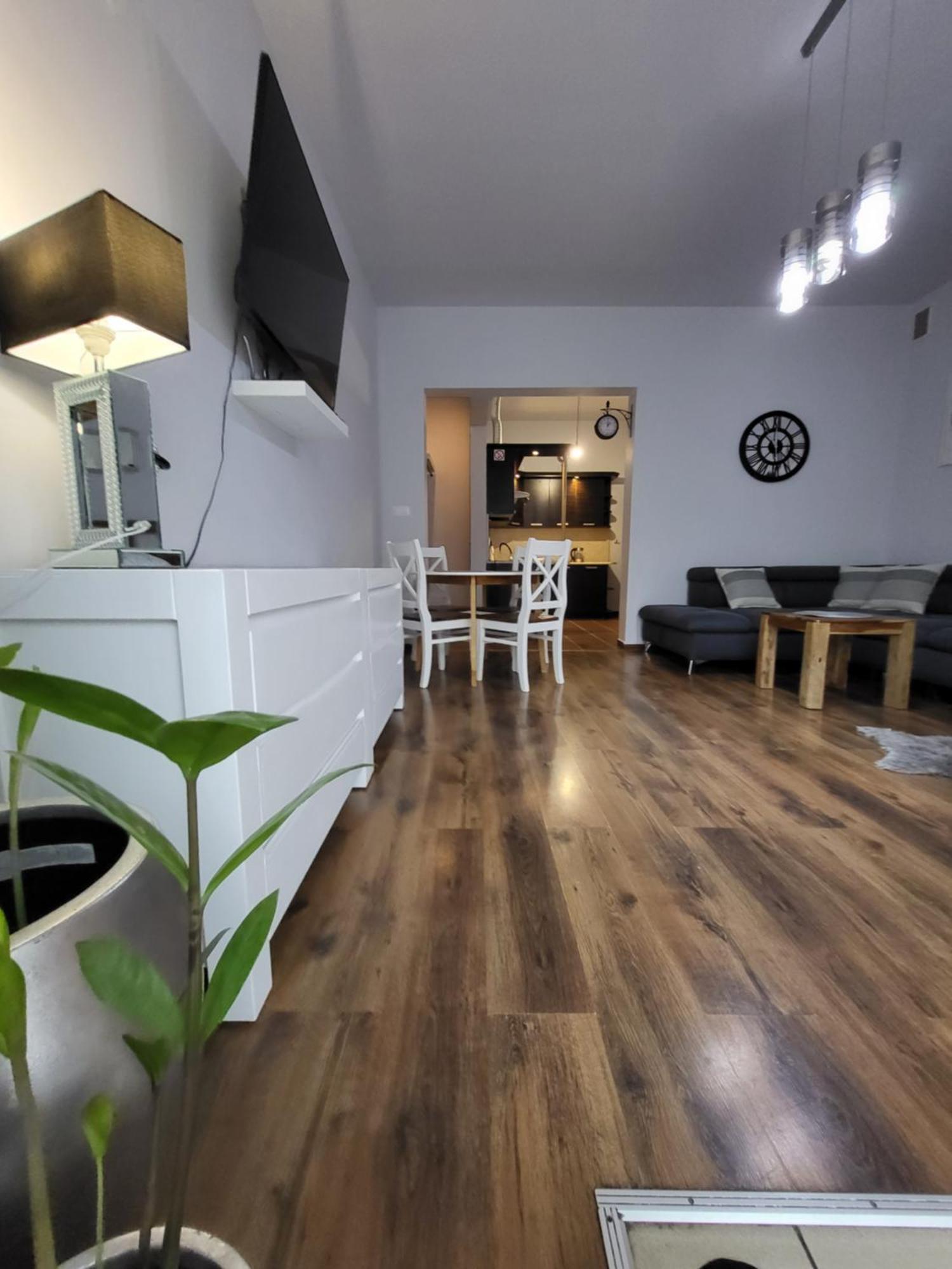 Podkowa Hotel Myślenice Buitenkant foto